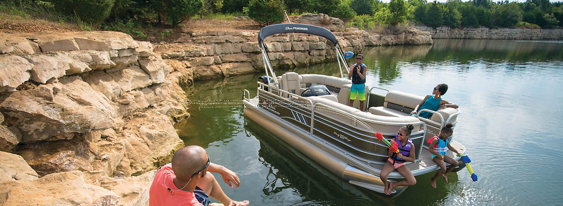 2022 Suntracker Party Barge 20 Exclusive Auto Marine recreational pontoon power boat outboard