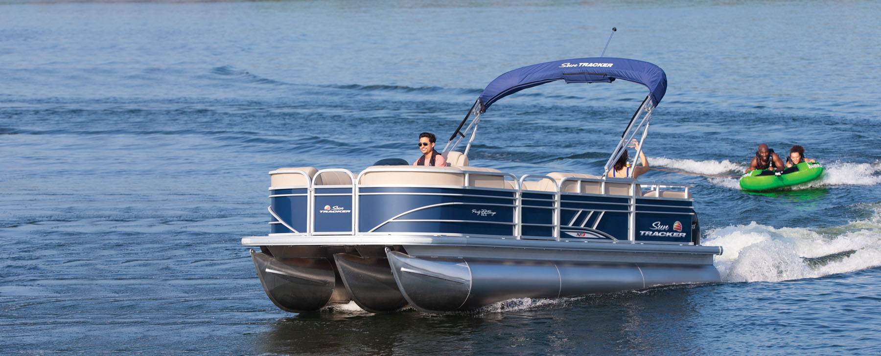 2022 SunTracker Party Barge 22 RF XP3 Exclusive Auto Marine recreational pontoon aluminum power boats outboard