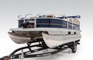 2022 Suntracker BASS BUGGY® 16 XL SELECT Exclusive Auto Marine pontoon boat powerboat fishing boat