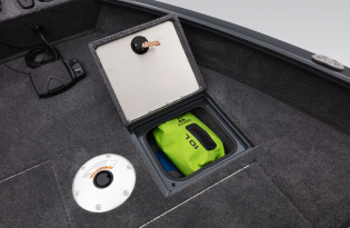 2022 TRACKER Pro Guide V-16 SC Exclusive Auto Marine fishing boat outboard