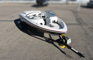 2013 Tahoe Q5i Fiberglass Bowrider Runabouts and Deckboats Pre-owned Boats Exclusive Auto Marine Inboard