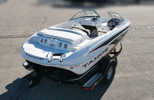 2013 Tahoe Q5i Fiberglass Bowrider Runabouts and Deckboats Pre-owned Boats Exclusive Auto Marine Inboard