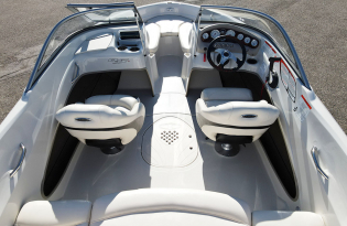 2013 Tahoe Q5i Fiberglass Bowrider Runabouts and Deckboats Pre-owned Boats Exclusive Auto Marine Inboard