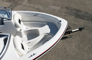 2013 Tahoe Q5i Fiberglass Bowrider Runabouts and Deckboats Pre-owned Boats Exclusive Auto Marine Inboard
