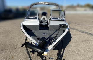 2019 Tracker ProGuide 165 WalkThru Pre-owned boats Exclusive Auto Marine aluminum fishing outboard power boat
