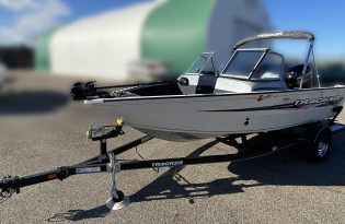 2019 Tracker ProGuide 165 WalkThru Pre-owned boats Exclusive Auto Marine aluminum fishing outboard power boat