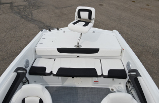 2017 Tahoe 500 TF Fiberglass Bowrider Runabouts Pre-owned Boats Exclusive Auto Marine inboard motor fishing boat