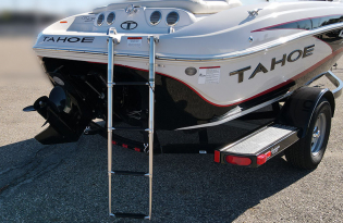 2013 Tahoe Q5i Fiberglass Bowrider Runabouts and Deckboats Pre-owned Boats Exclusive Auto Marine Inboard
