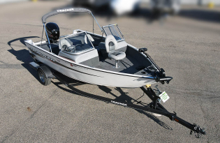 2019 Tracker ProGuide 165 WalkThru Pre-owned boats Exclusive Auto Marine aluminum fishing outboard power boat