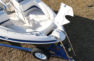 2007 Tahoe Q7i Sport Pre-owned boat Exclusive Auto Marine BowRider Fiberglass boat power boat stern