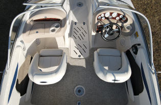 2007 Tahoe Q7i Sport Pre-owned boat Exclusive Auto Marine BowRider Fiberglass boat power boat stern