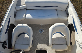 2007 Tahoe Q7i Sport Pre-owned boat Exclusive Auto Marine BowRider Fiberglass boat power boat stern